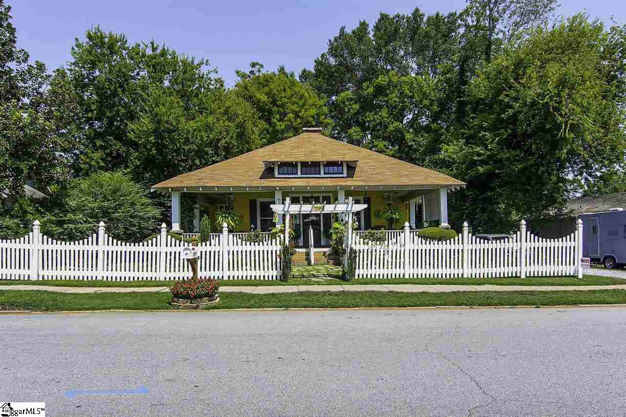 212 Fremont Avenue - Photo 1