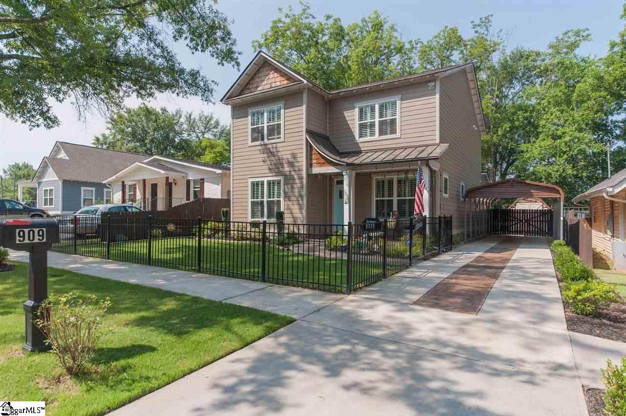 909 Hampton Avenue - Photo 1