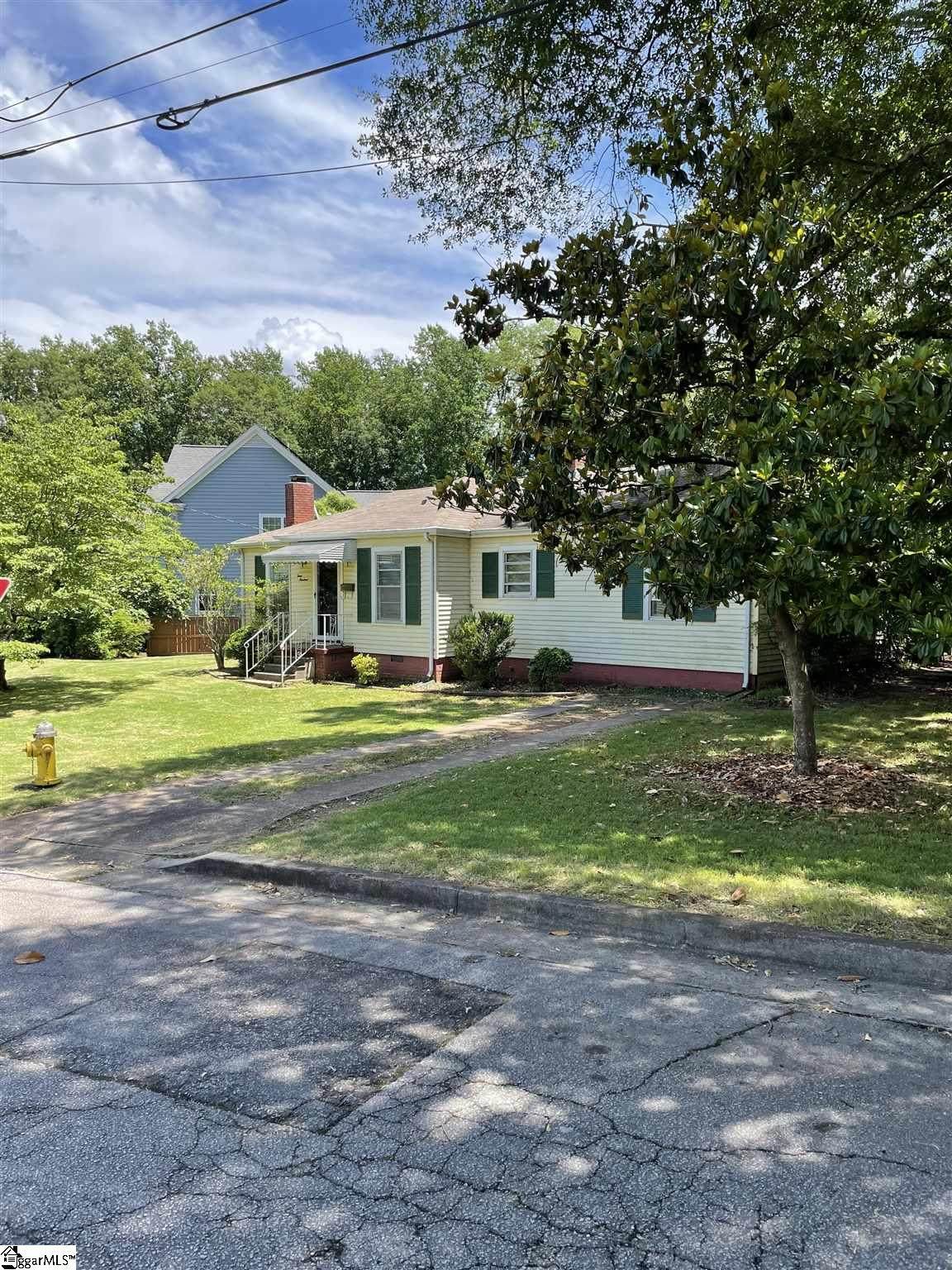 400 Hillcrest Drive - Photo 1