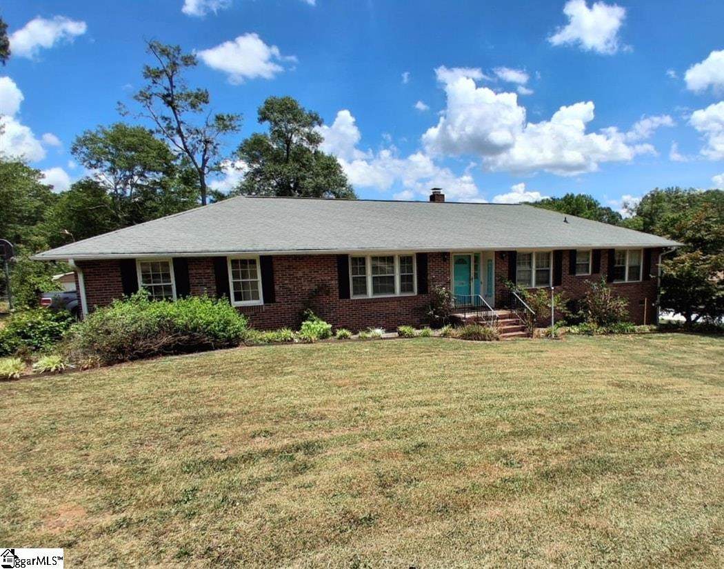 109 Pine Tree Lane - Photo 1