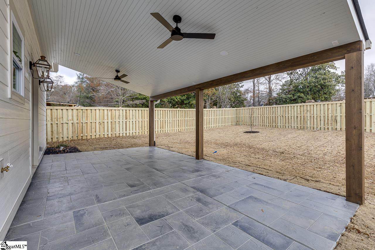 405 Jones Avenue - Photo 1