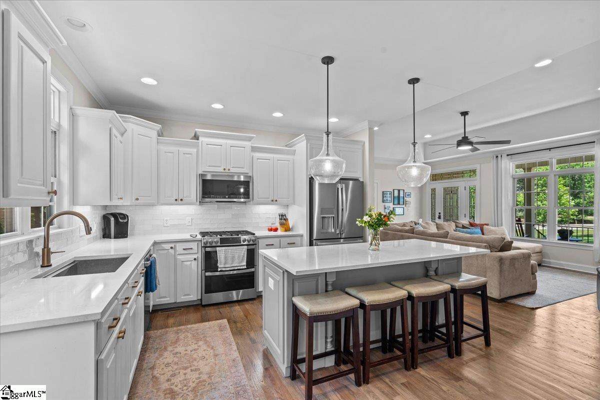 115 Woods Way - Photo 1