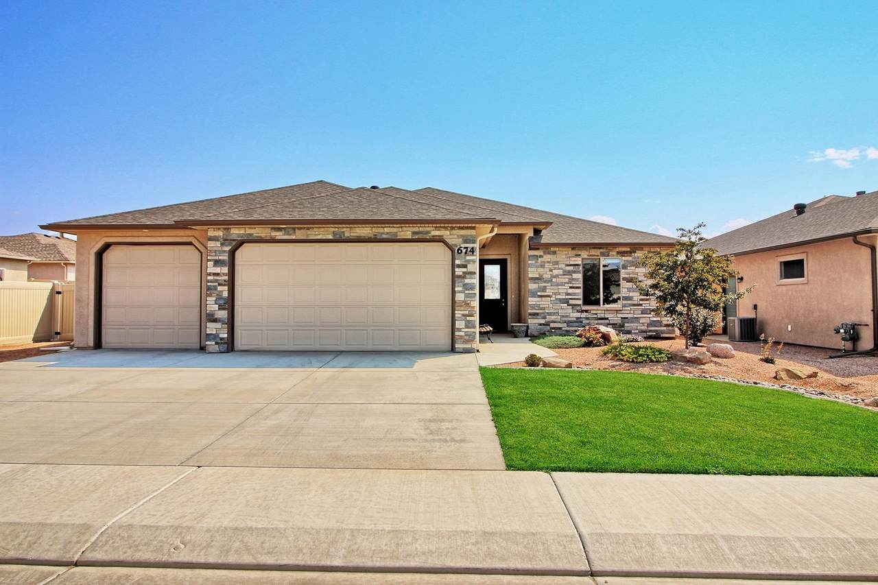 674 Strathearn Drive - Photo 1