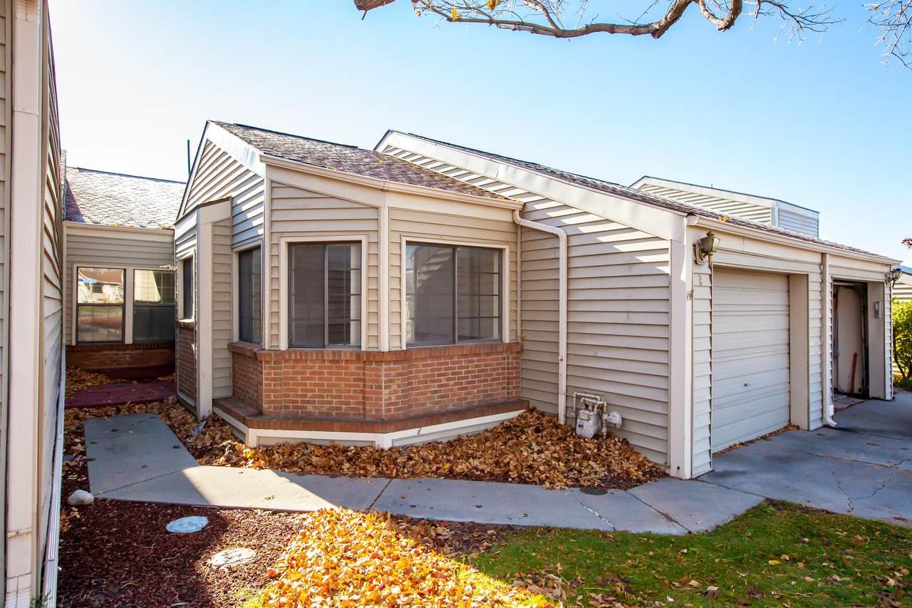 2835 Villa Way - Photo 1