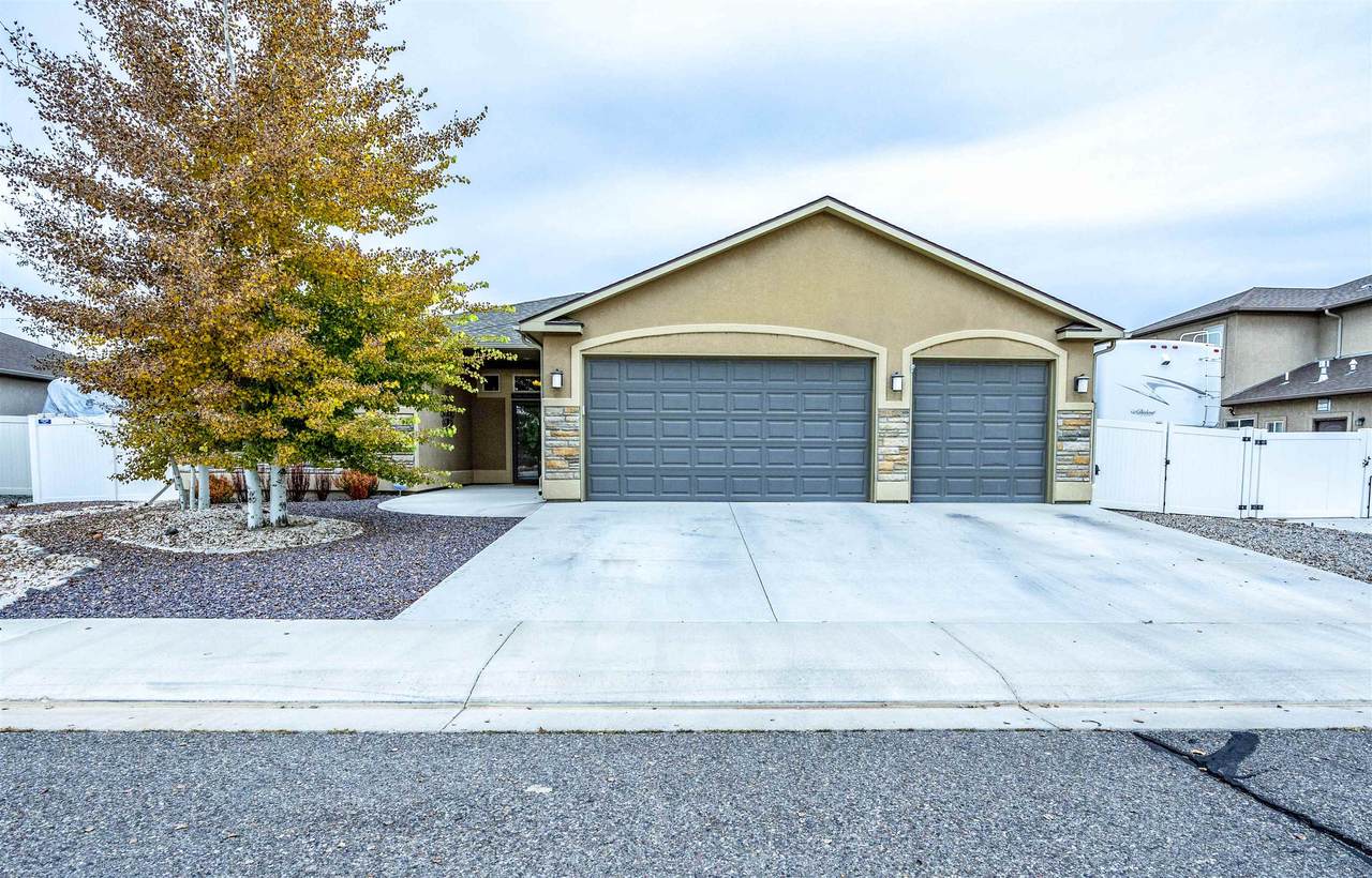 3166 Stoneburro Drive - Photo 1