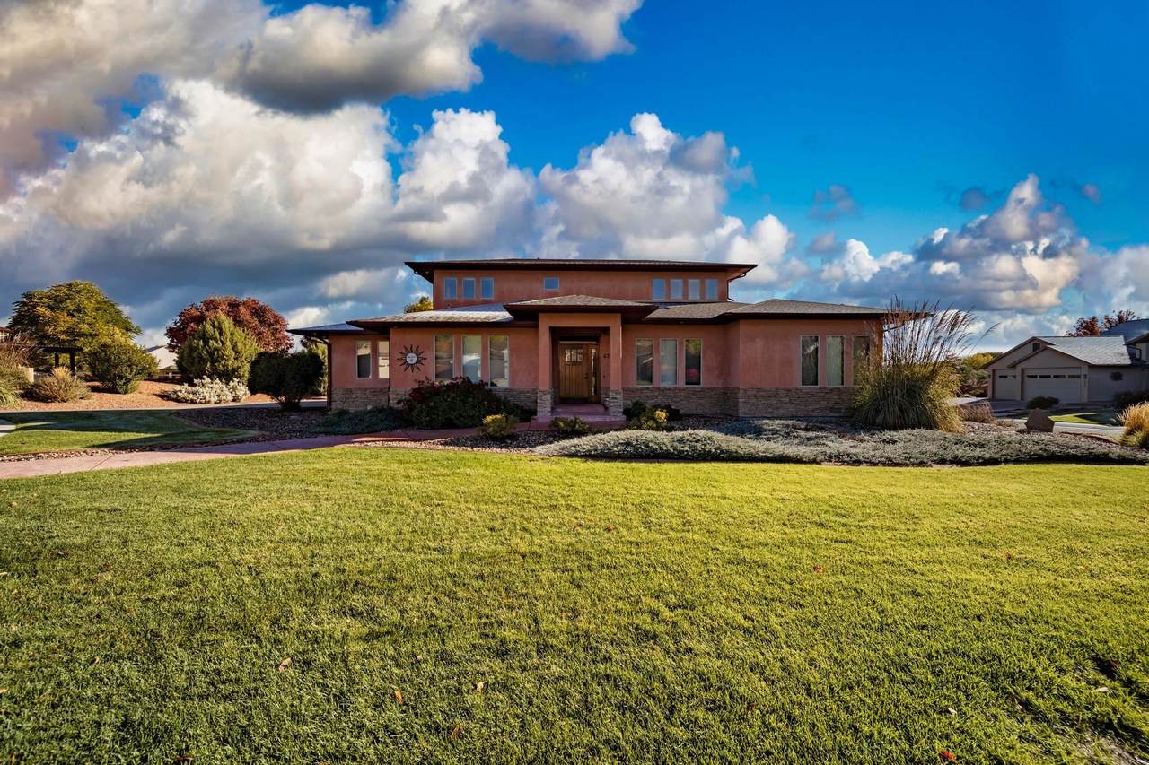 654 Elizabeth Court - Photo 1