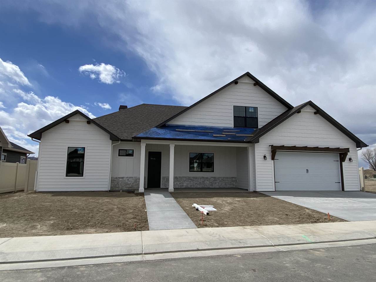 823 Red Apple Road - Photo 1