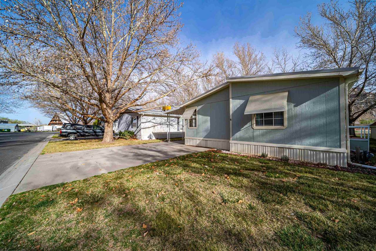 679 Brentwood Drive - Photo 1