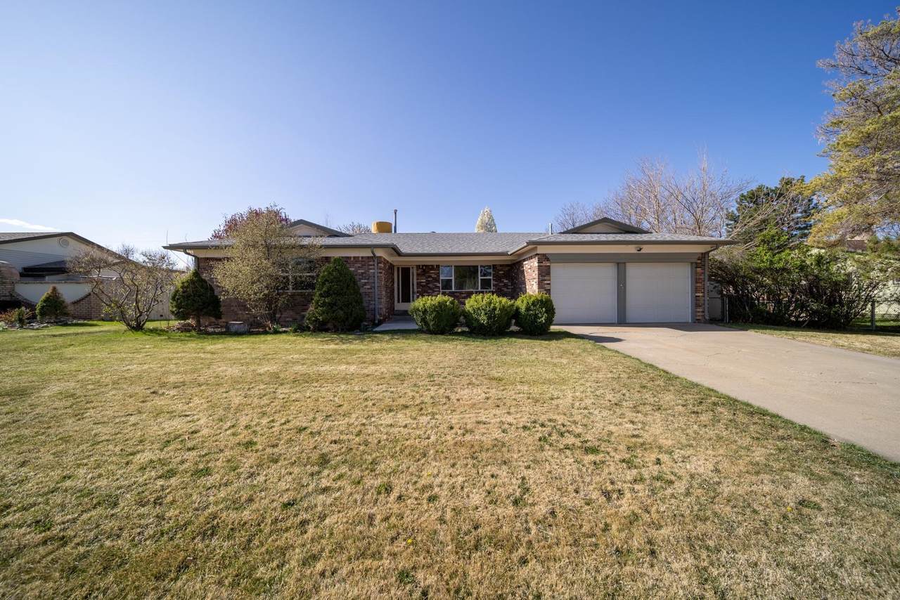 2669 Paradise Way - Photo 1