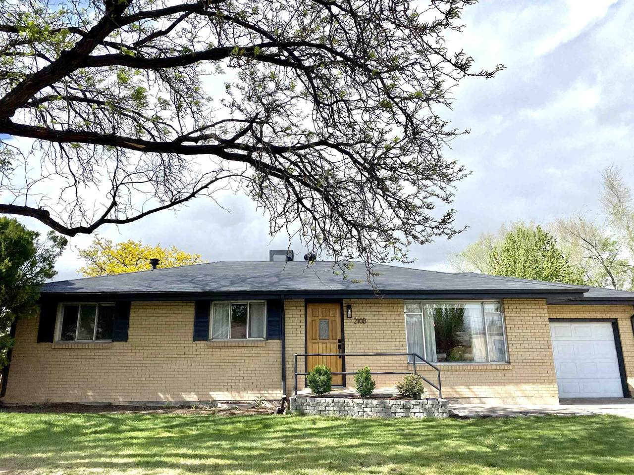2108 Yosemite Road - Photo 1