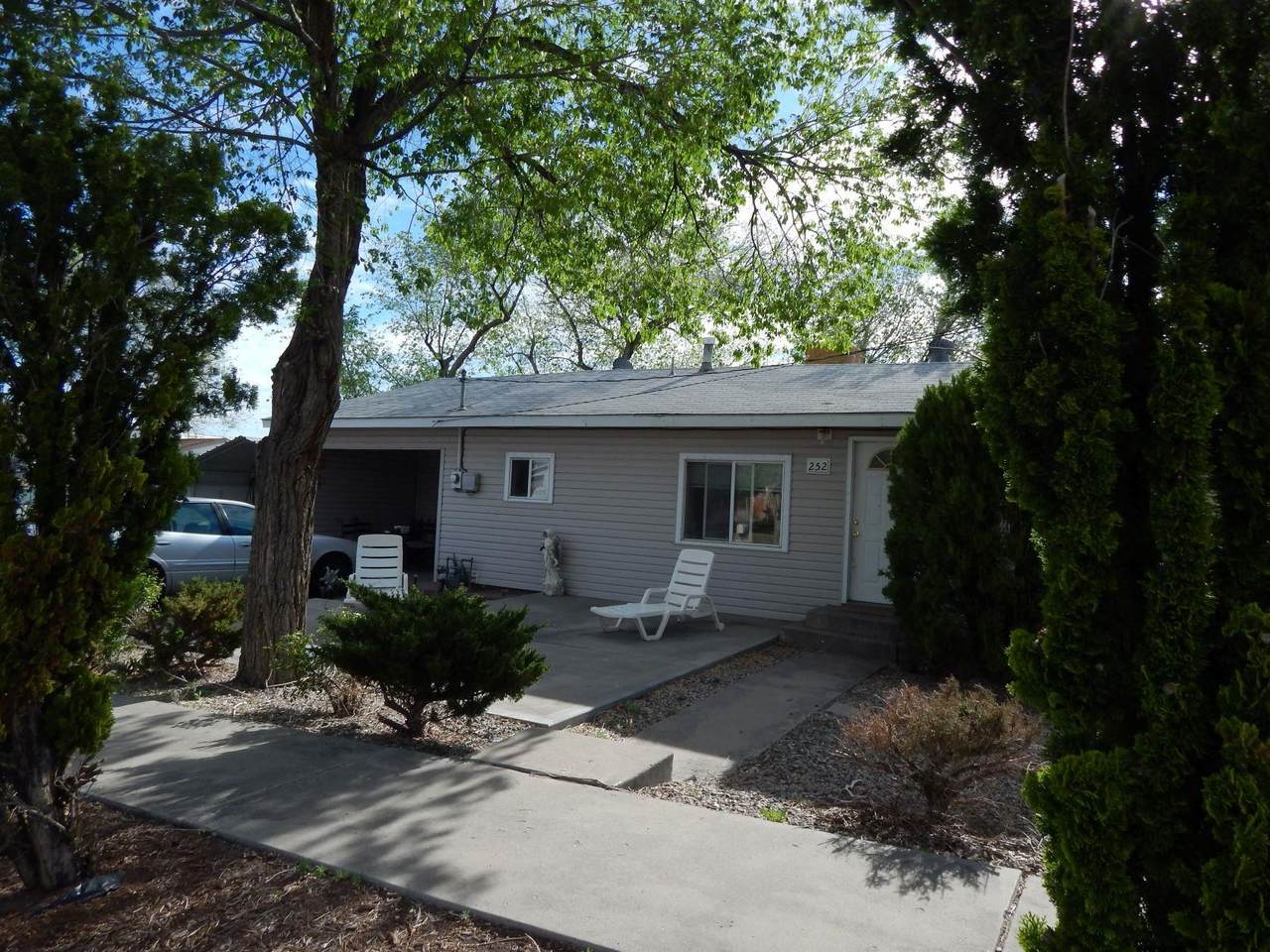 252 Parkview Drive - Photo 1