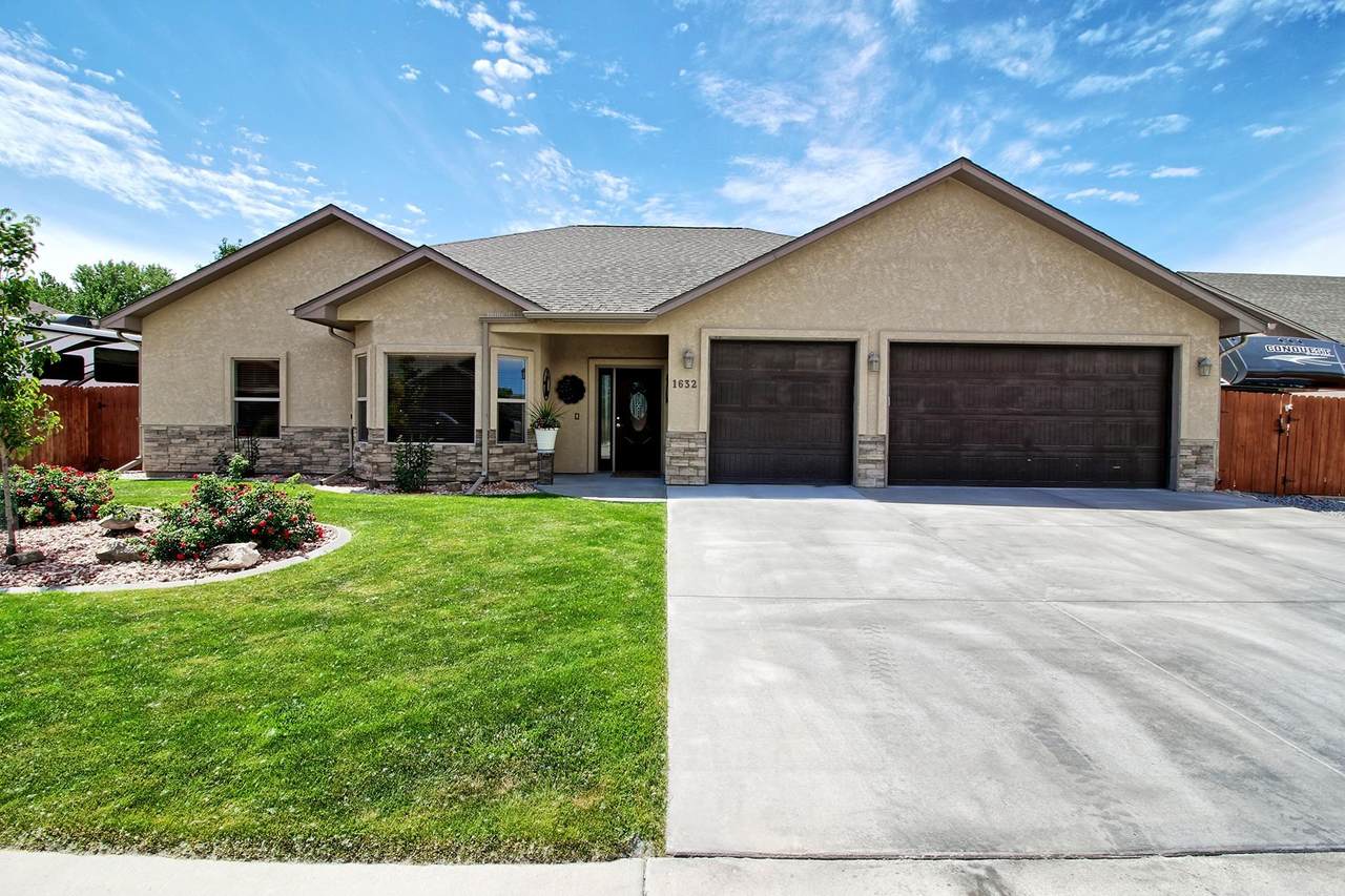 1632 Powis Lane - Photo 1