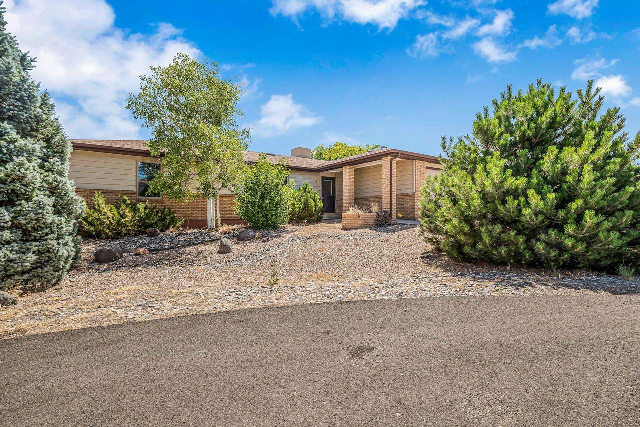 928 Laura Court - Photo 1