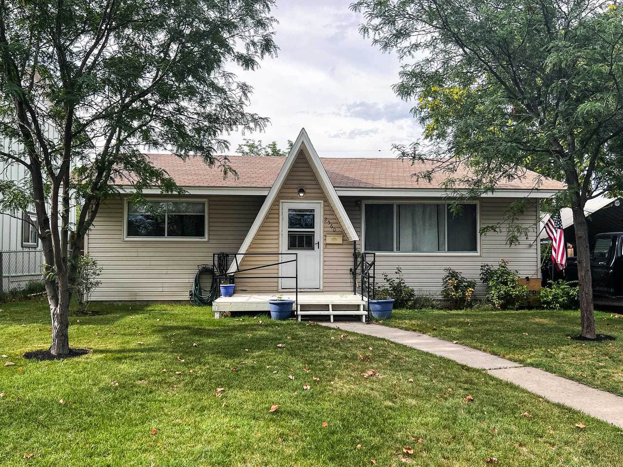 2560 Mesa Avenue - Photo 1