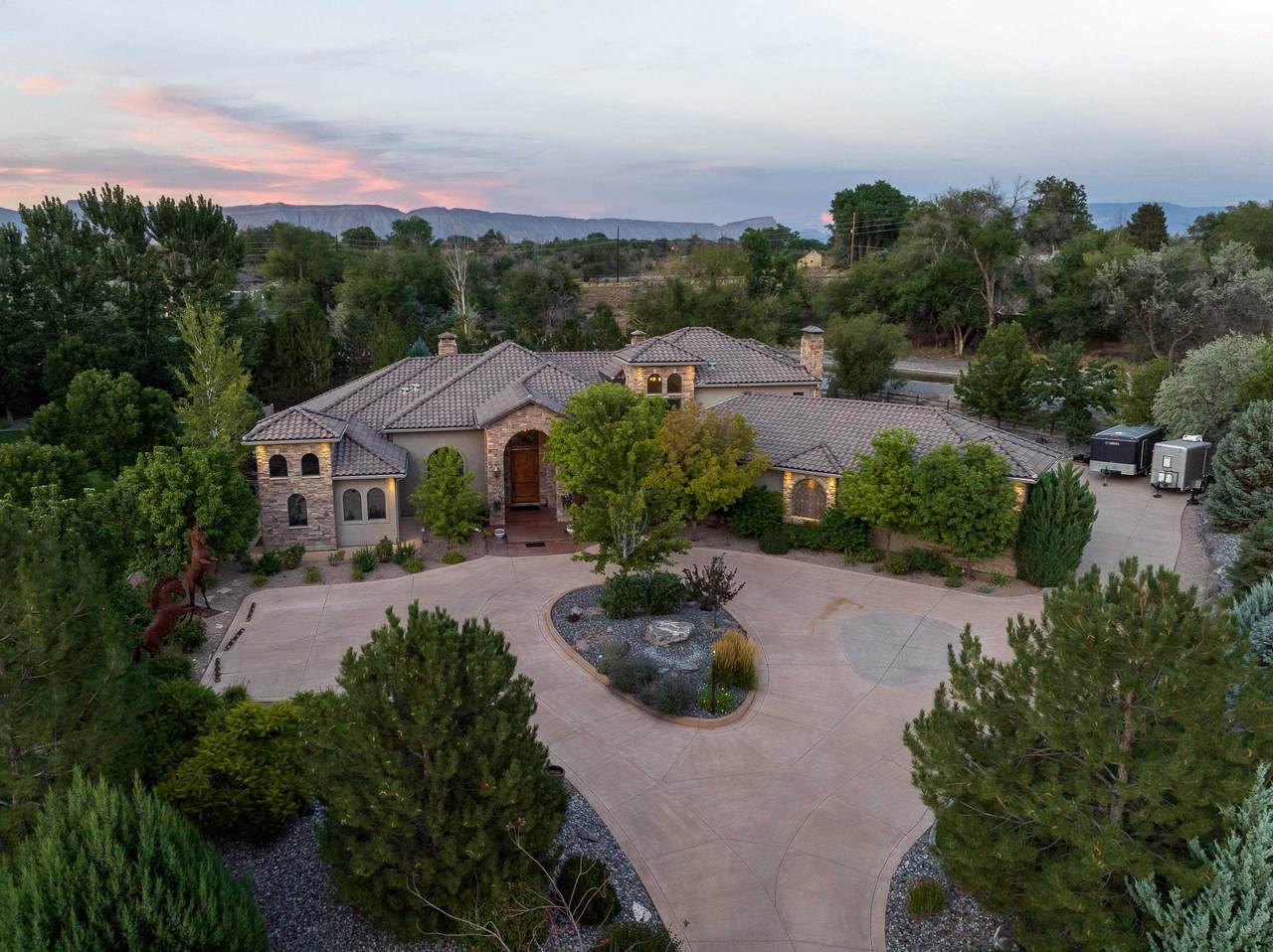 726 Estates Boulevard - Photo 1