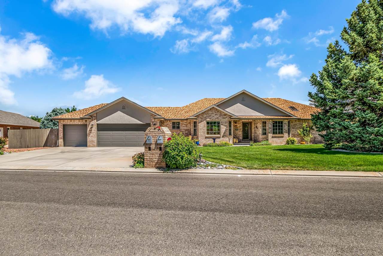 558 Saddle Drive - Photo 1