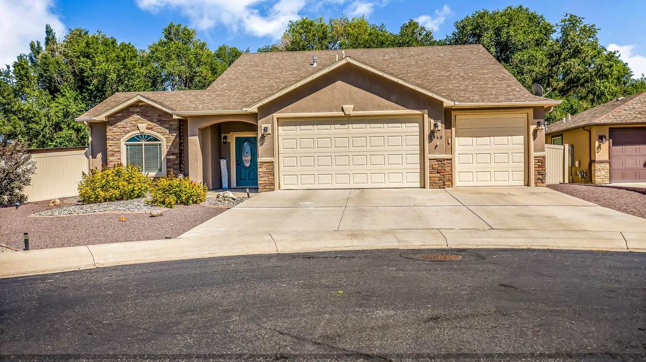 2940 River Bend Court - Photo 1