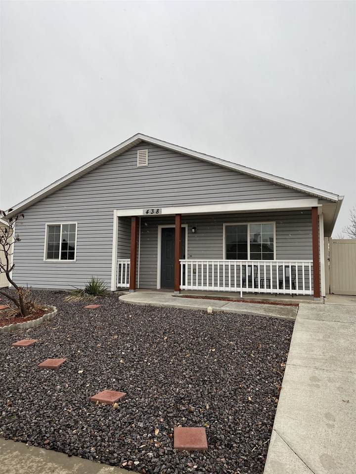 438 Pear Lane - Photo 1