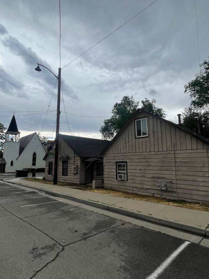 1002 Elm Avenue - Photo 1