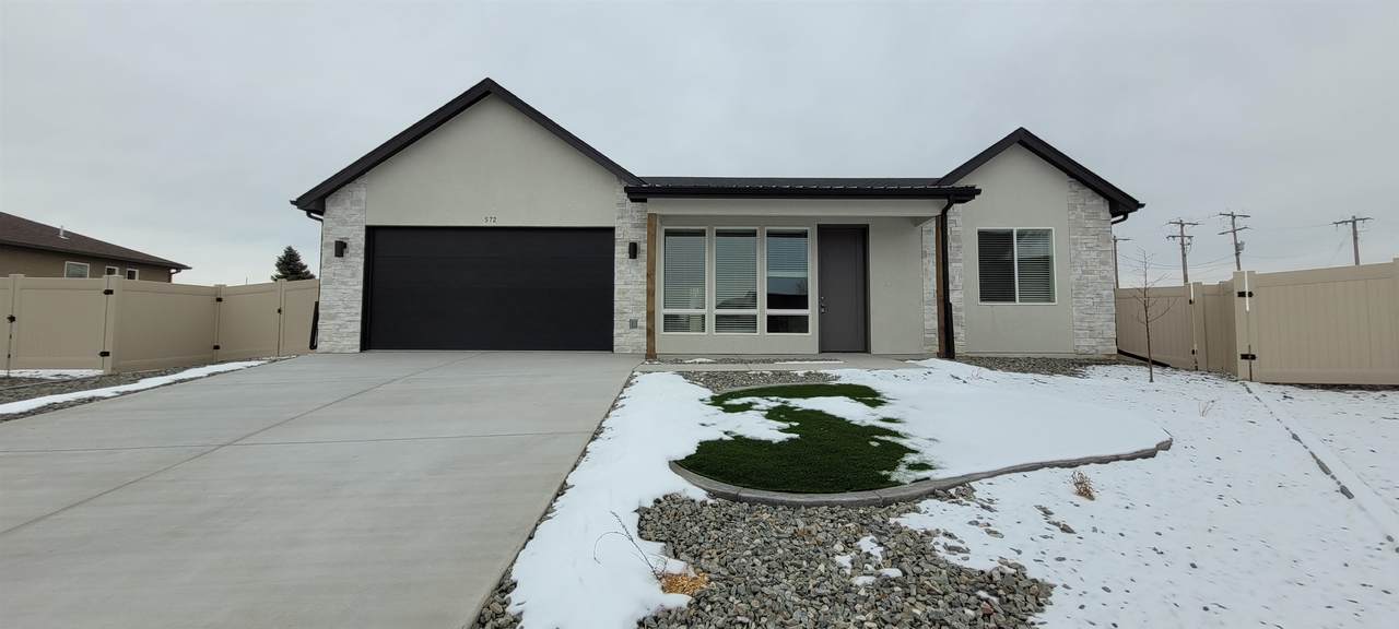 572 Hobbs Court - Photo 1