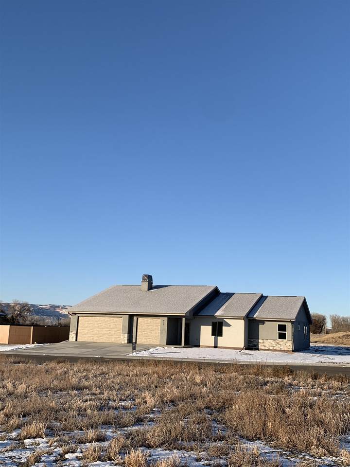 835 Country Lane - Photo 1