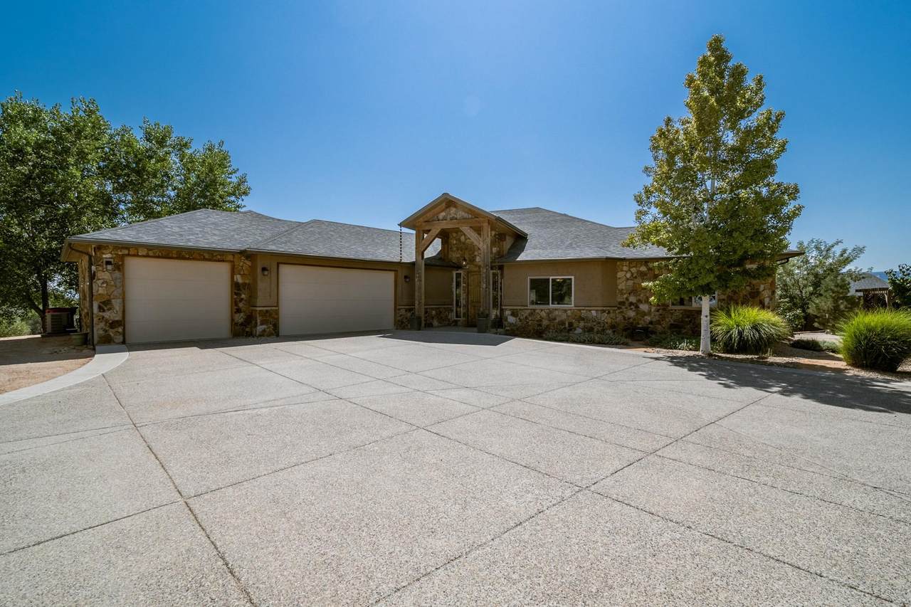 990 Kestrel Court - Photo 1