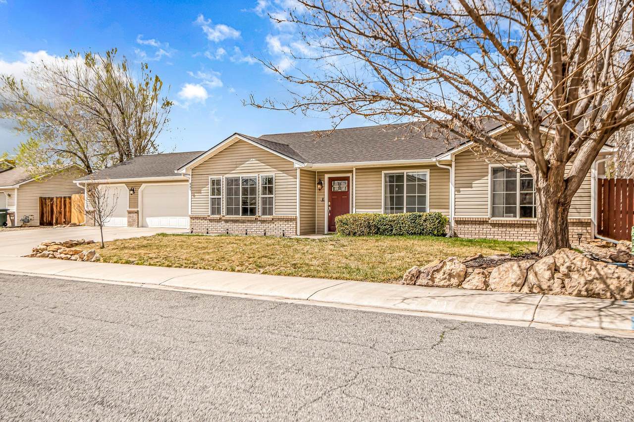 661 Crossing Street - Photo 1