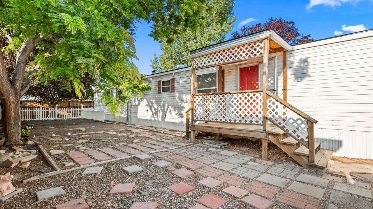2983 1/2 Globe Willow Avenue - Photo 1