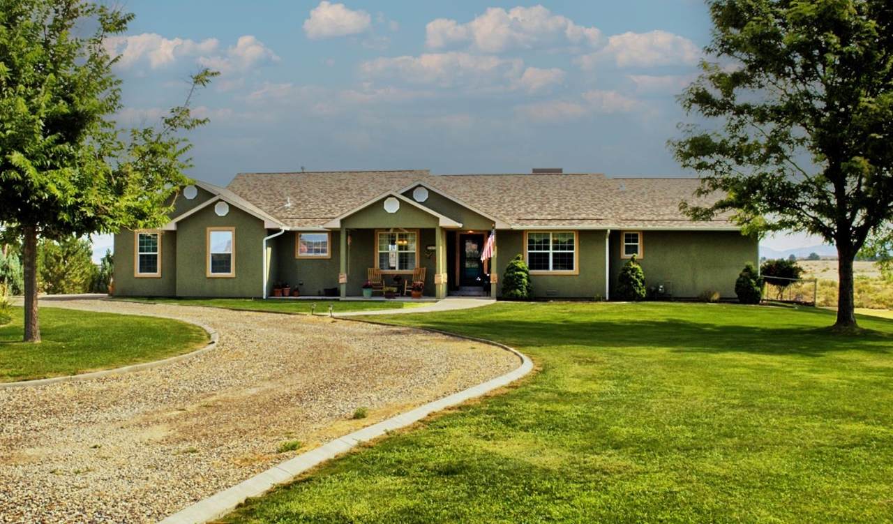 1270 14 Road - Photo 1