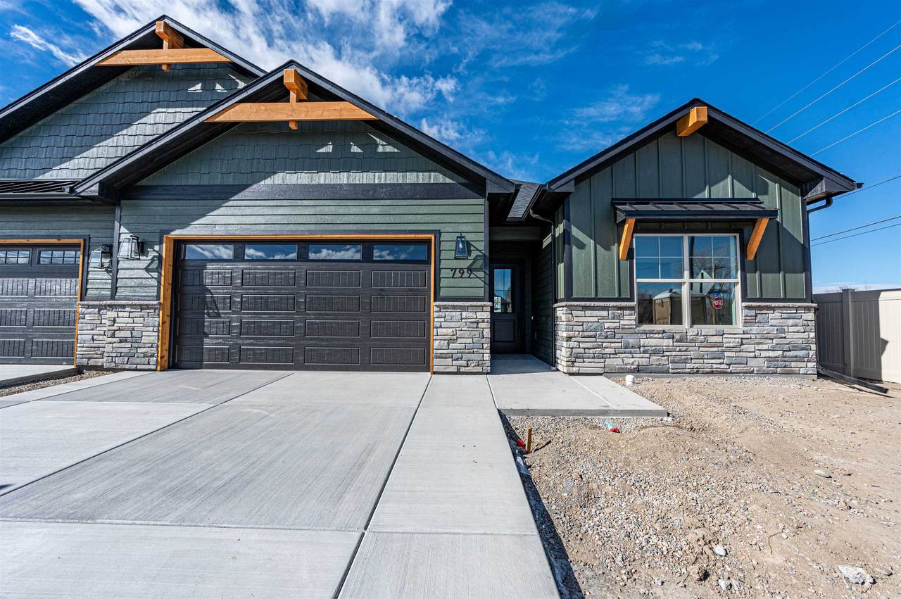 799 Spur Cross Way - Photo 1
