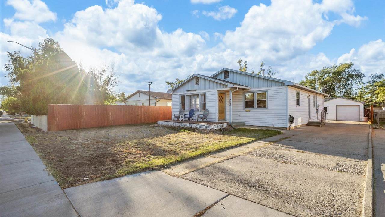 1535 Elm Avenue - Photo 1