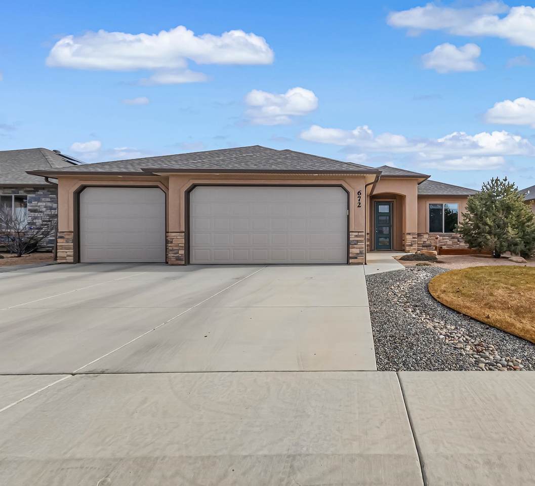 672 Strathearn Drive - Photo 1