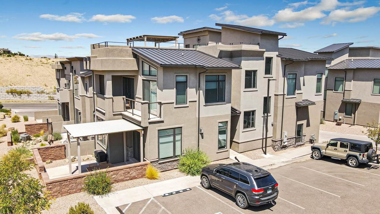 380 Ridges Boulevard - Photo 1