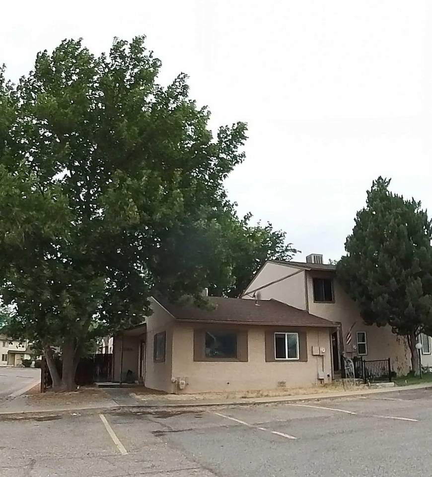 559 Park Circle - Photo 1