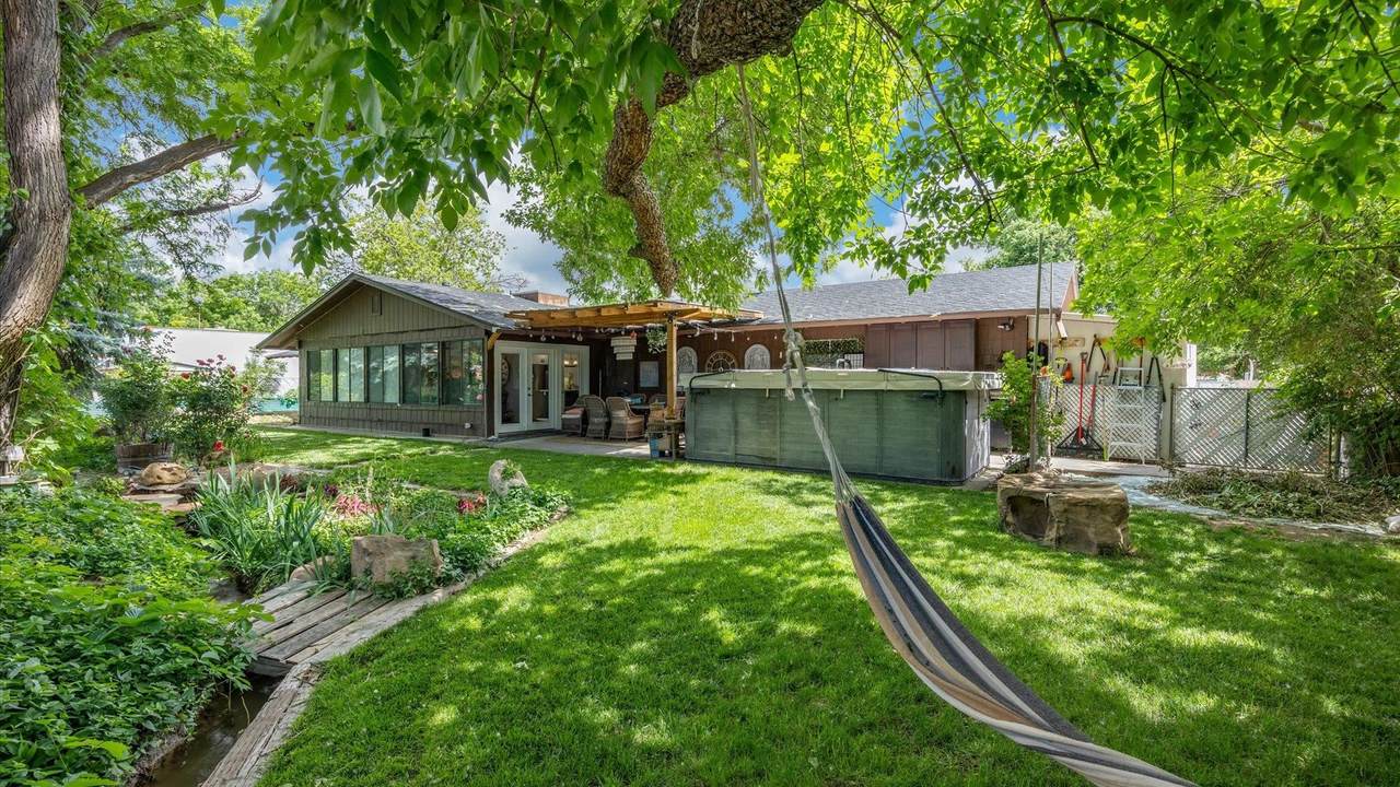 110 Bookcliff Avenue - Photo 1