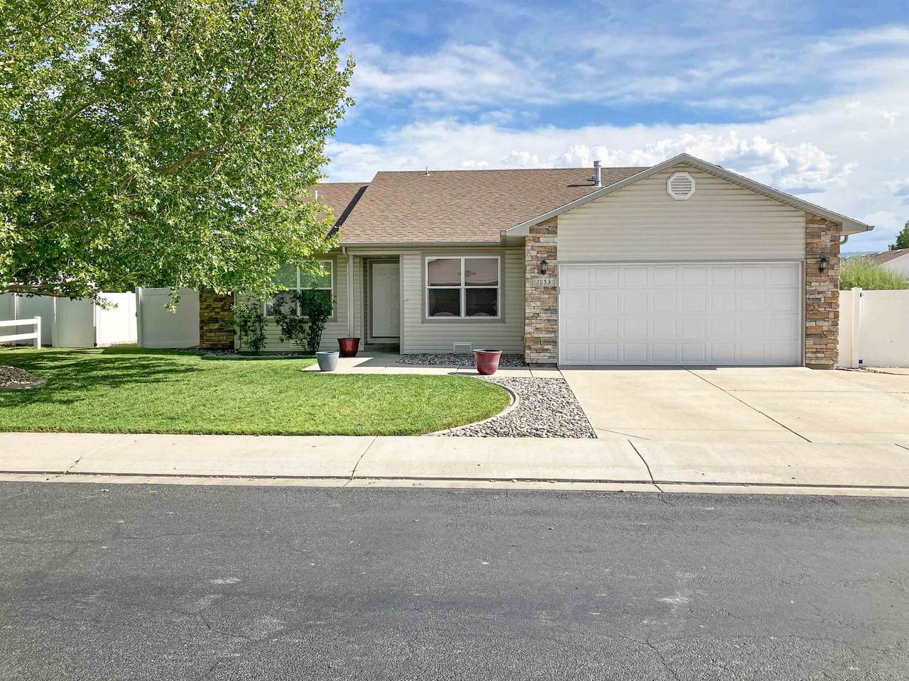 2853 Fenel Avenue - Photo 1