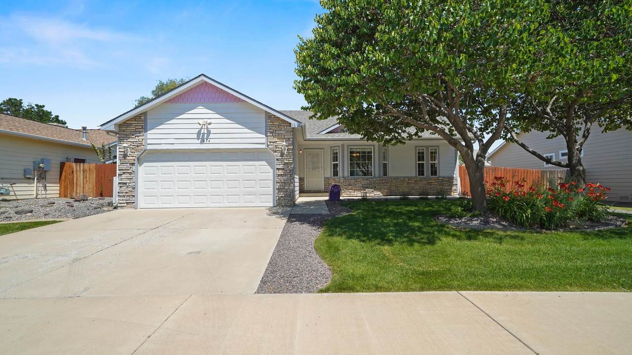 634 Maurine Lane - Photo 1
