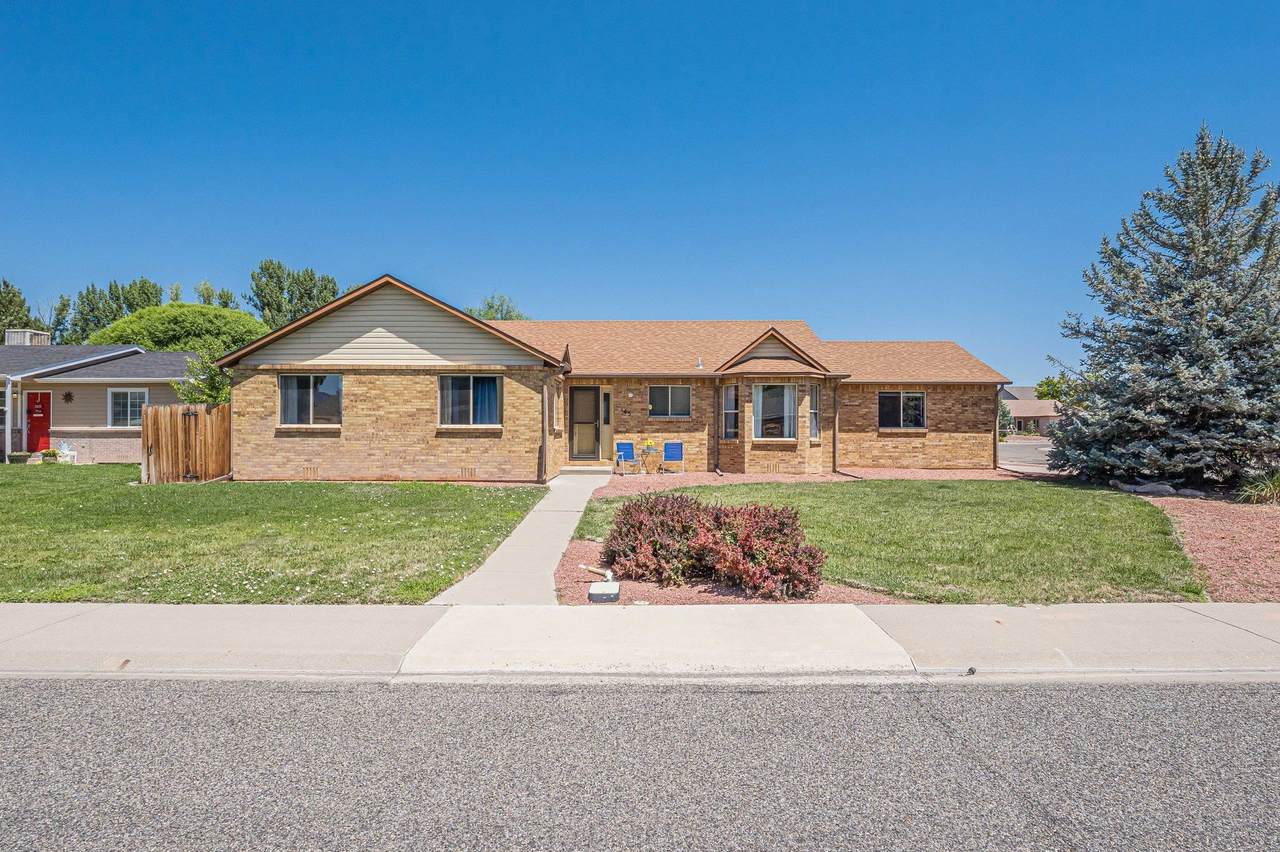 145 Applewood Drive - Photo 1