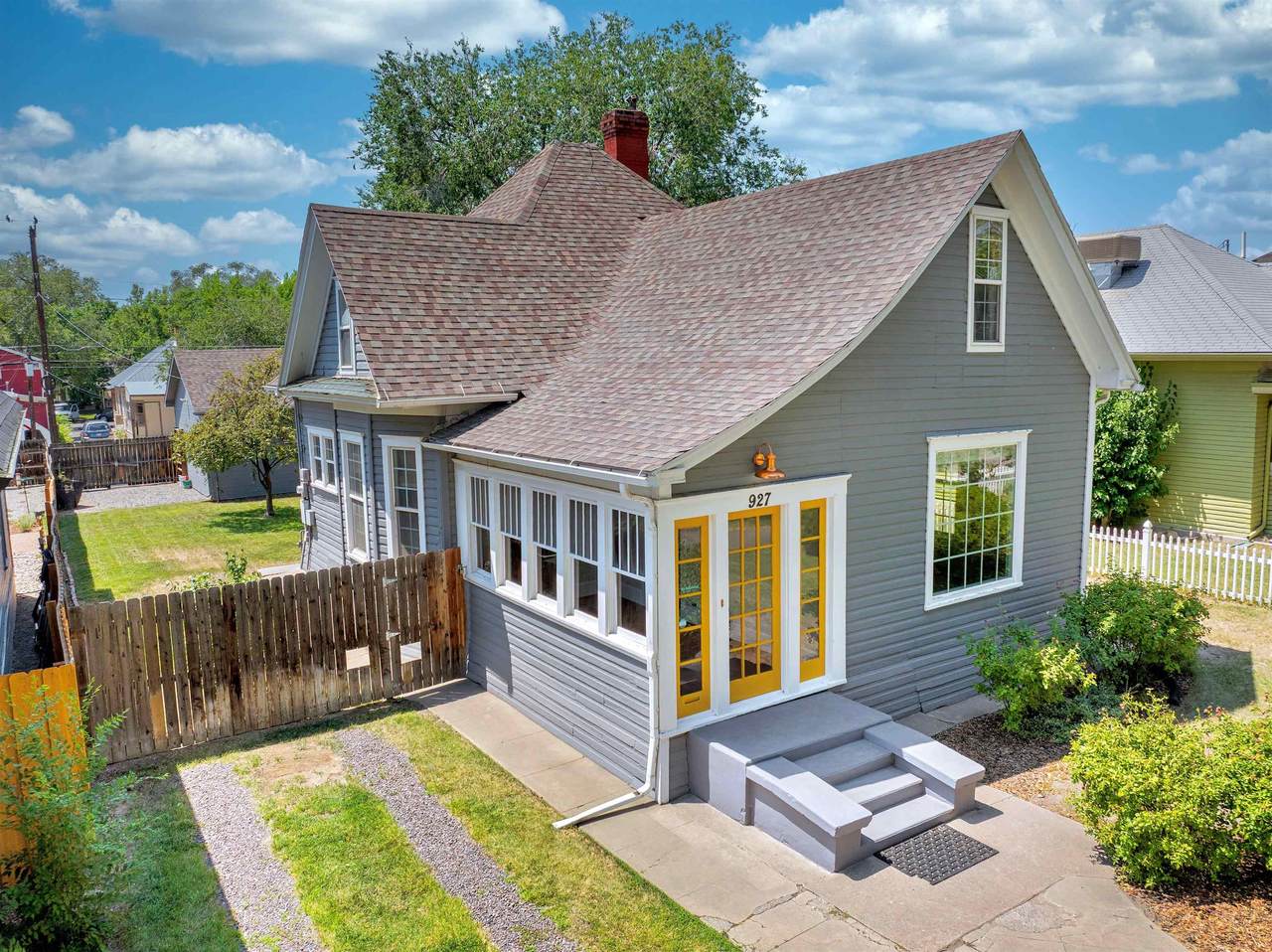 927 Grand Avenue - Photo 1