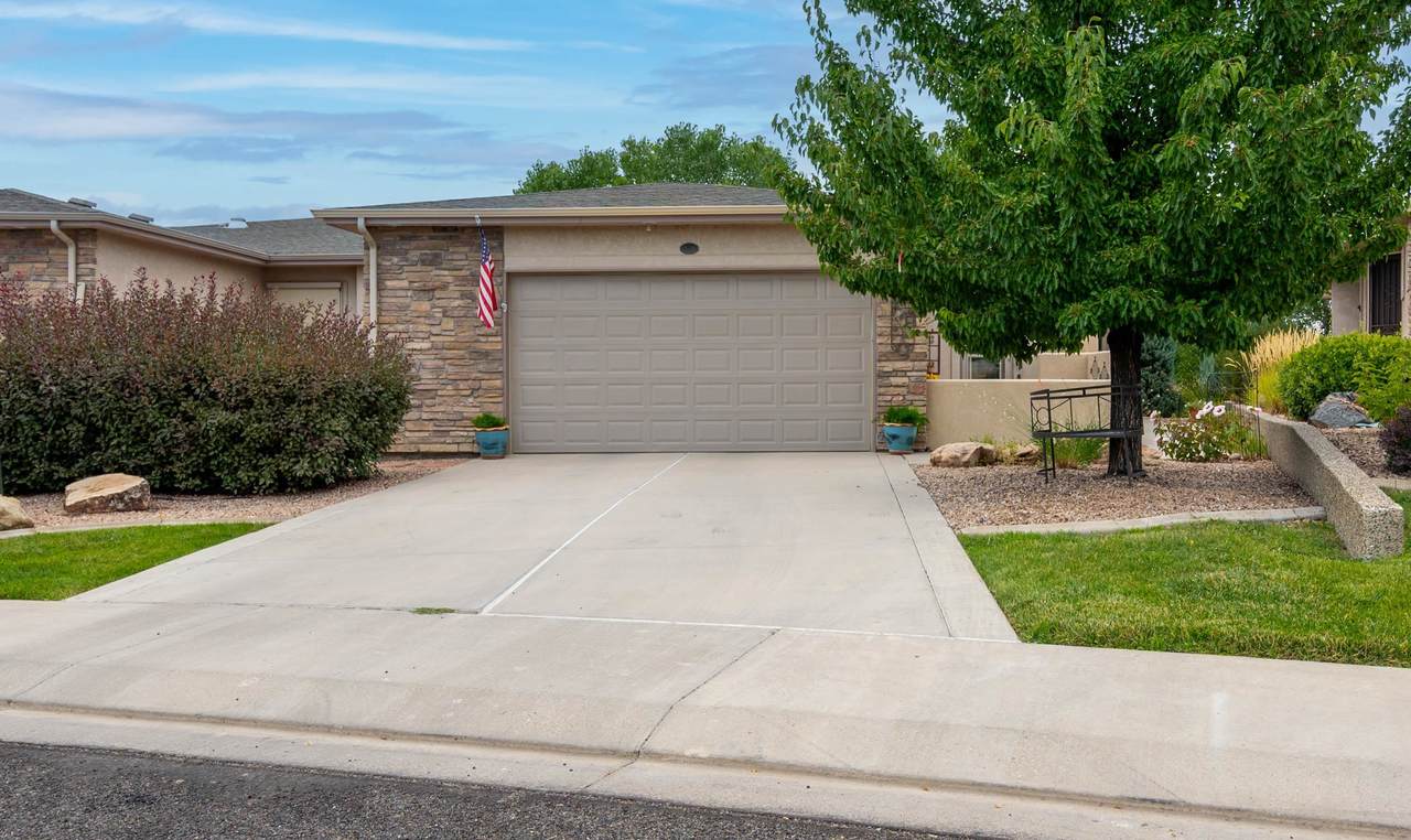 877 Summer Breeze Court - Photo 1