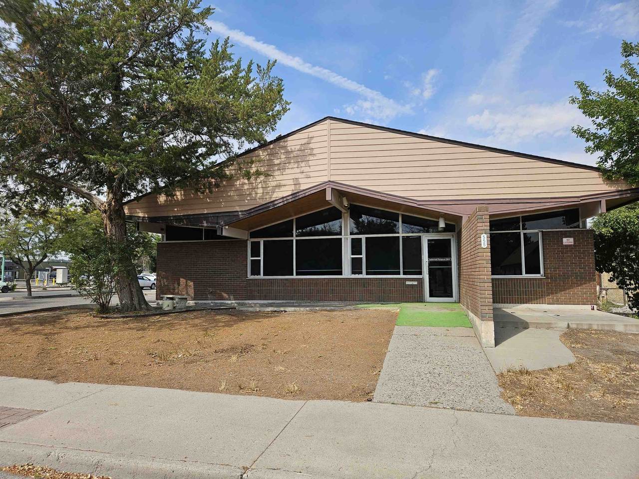 555 Meeker Street - Photo 1