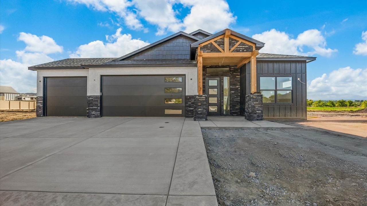 520 Desert Peach Street - Photo 1