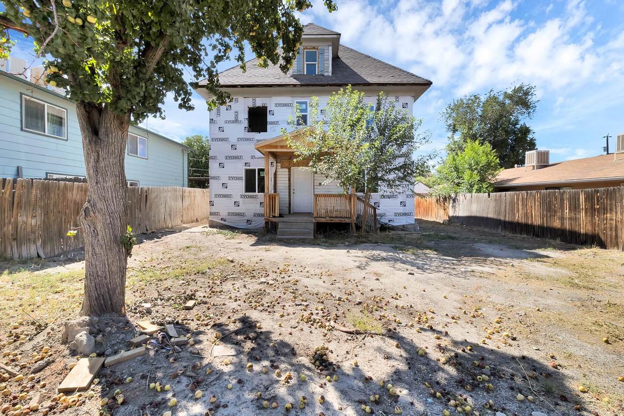 3261 Collyer Avenue - Photo 1