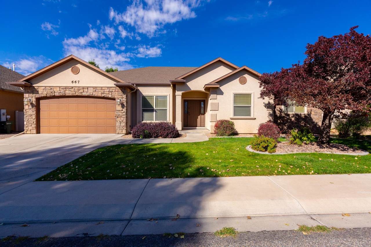 667 Cloverglen Drive - Photo 1