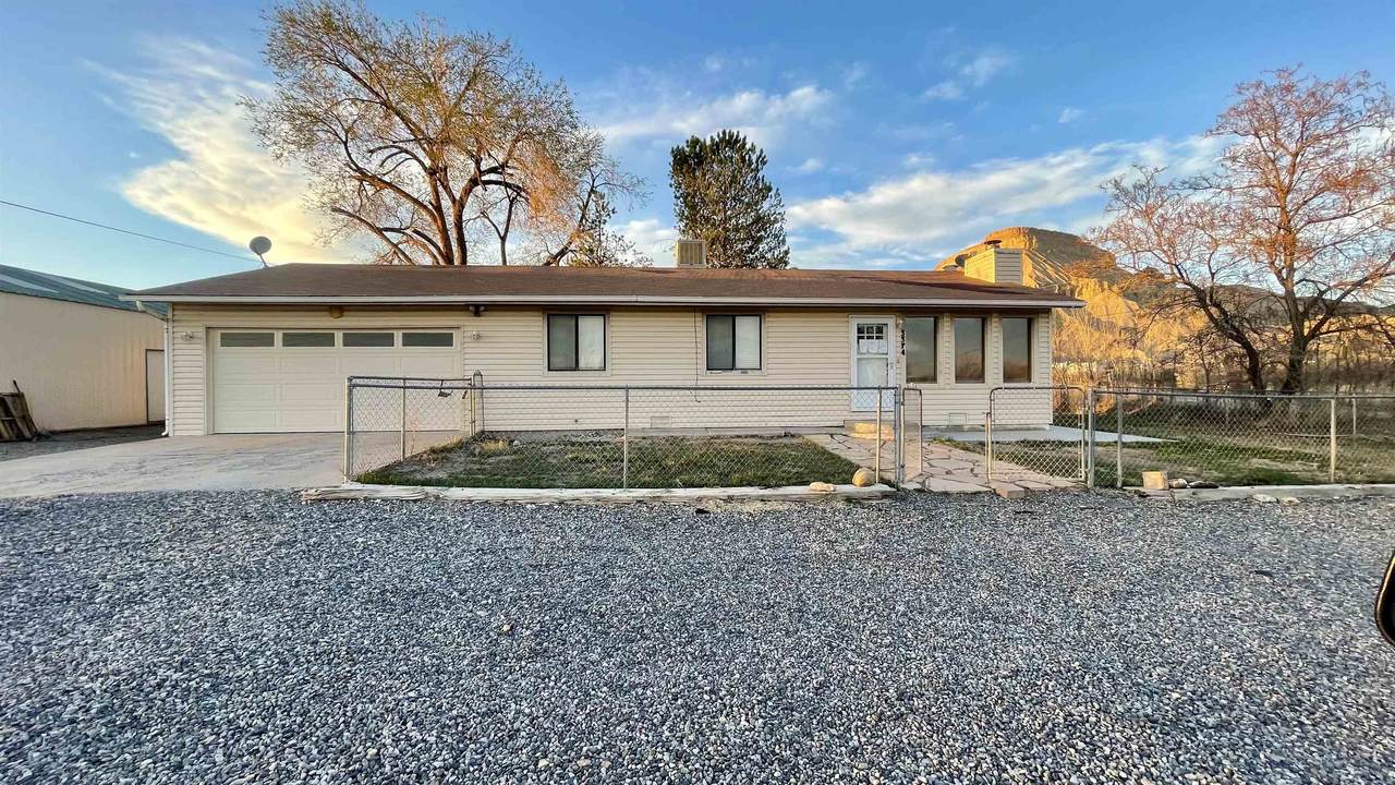 3374 G Road - Photo 1