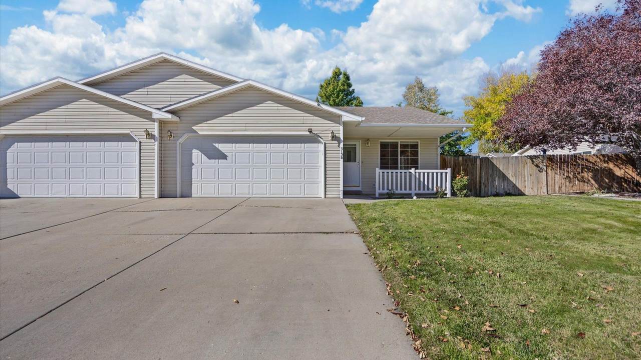 513 April Lane - Photo 1