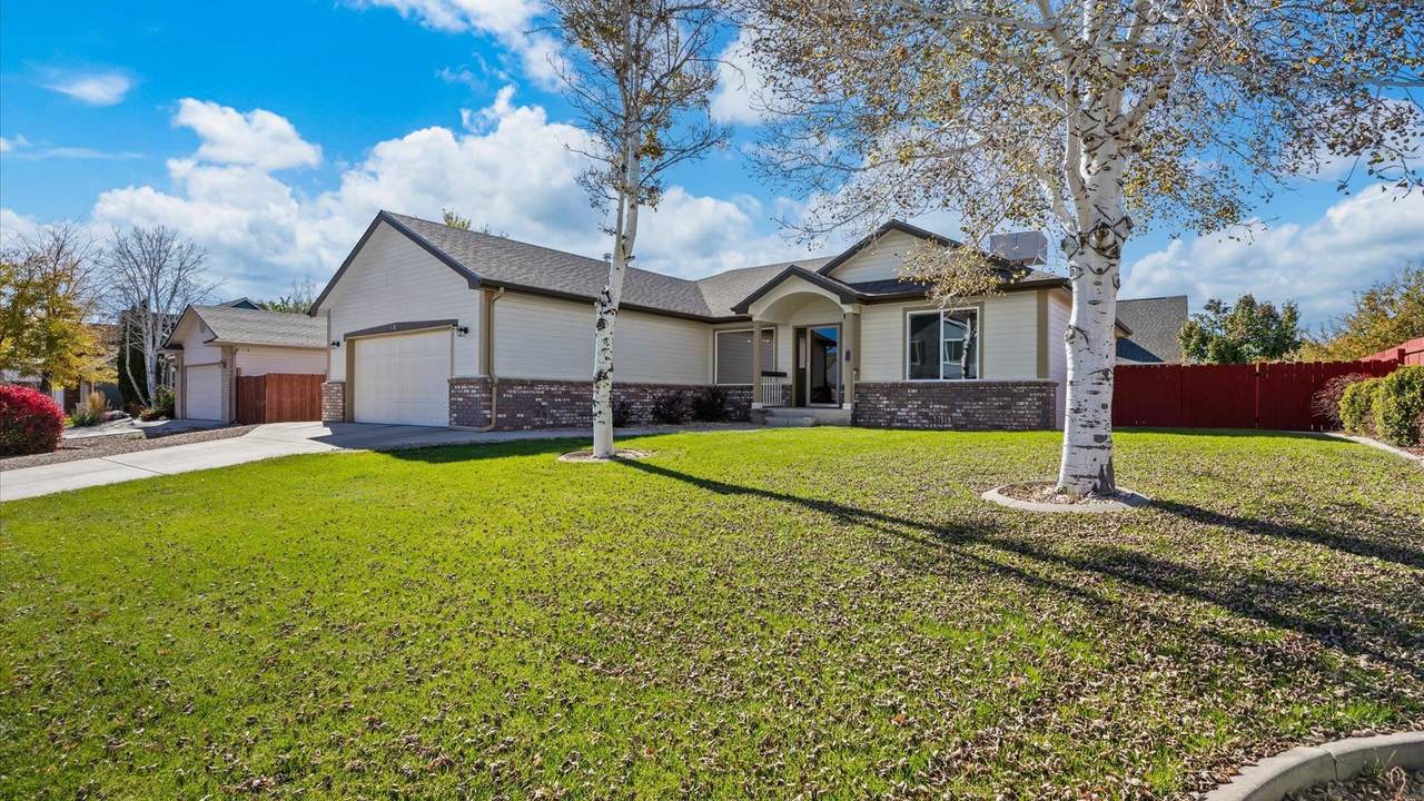 641 Grand View Drive - Photo 1