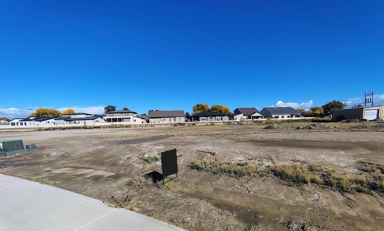 704 Freedom Boulevard - Photo 1