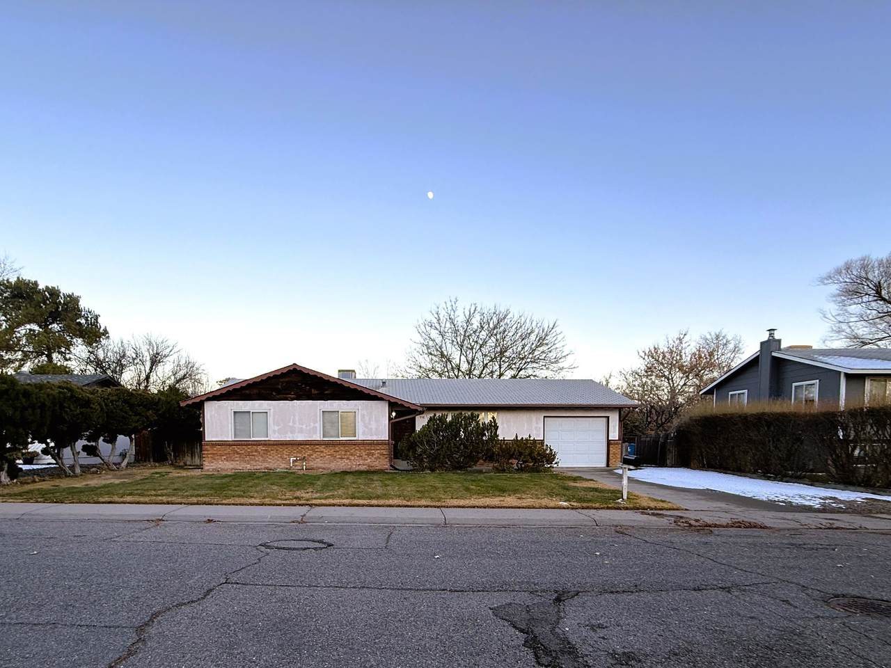 558 1/2 Eastmoor Drive - Photo 1