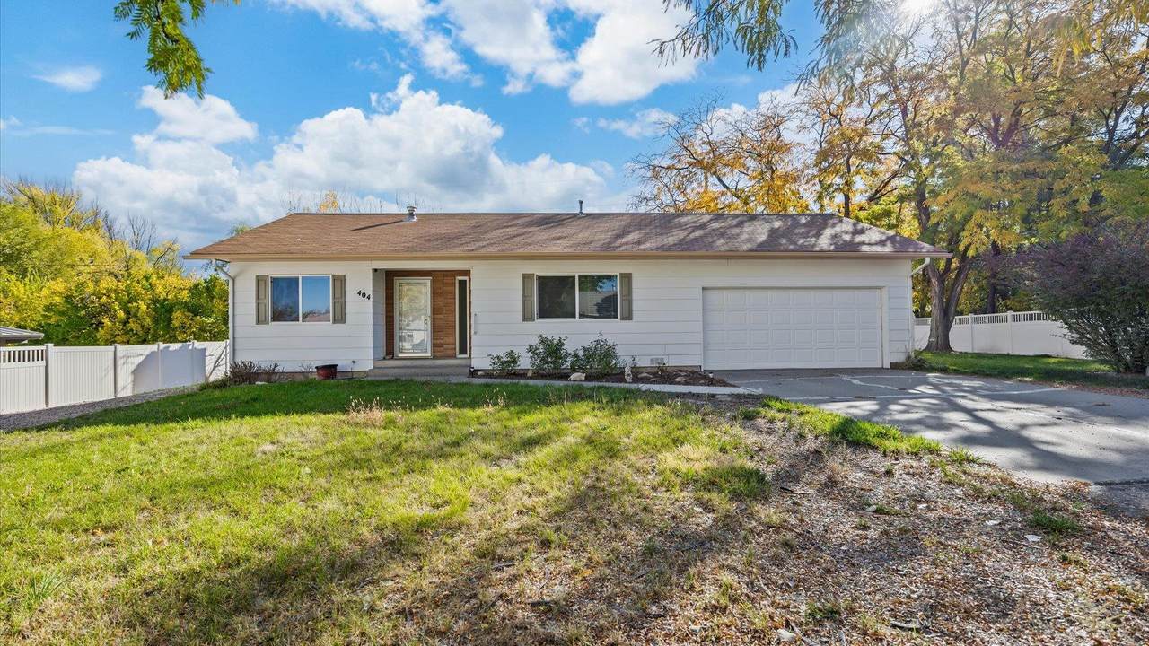 404 Dressell Drive - Photo 1